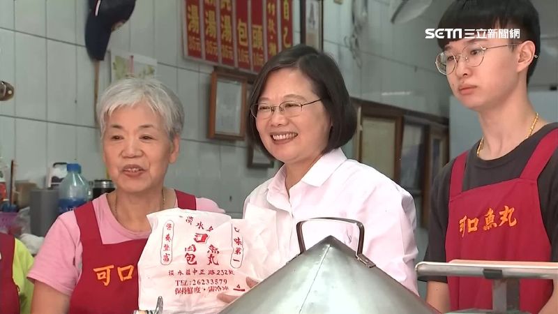 淡水呂孫綾陷苦戰…蔡英文啖魚丸助功