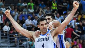 ▲史柯拉（Luis Scola）攻下全場最高28分13籃板，率阿根廷前進冠軍戰。（圖／達志影像）