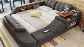 廢人床,爆廢公社,床鋪,馬桶,看護,廉價,多功能,肥胖,下床,　圖／翻攝自爆廢公社