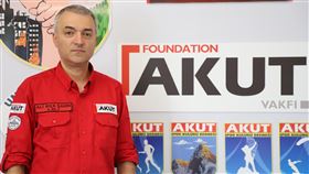 土耳其志工團體AKUT主管沙辛九二一地震發生後，土耳其政府、民間共組救難隊協助搜救，其中志工團體AKUT現任醫療後勤部門主管沙辛（圖）說，這個非政府組織當時派出17人參與團隊。中央社記者何宏儒伊斯坦堡攝   108年9月14日