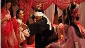 東漢,靈帝,開襠褲,裸游館,荒淫