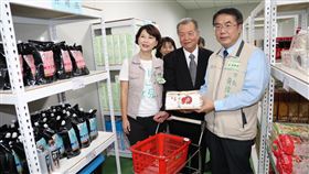 黃偉哲出席台南忠信食物銀行揭牌台南市長黃偉哲（右）14日出席由財團法人興毅慈善基金會成立的「台南忠信食物銀行」揭牌啟用典禮，盼透過這類公益平台，能夠更有效率地將物資送給需要幫助的人，這也是各界行善的理想目標。（台南市政府提供）中央社　108年9月14日