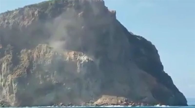 龜山島又崩塌！「煙霧瀰漫」遊客驚呼