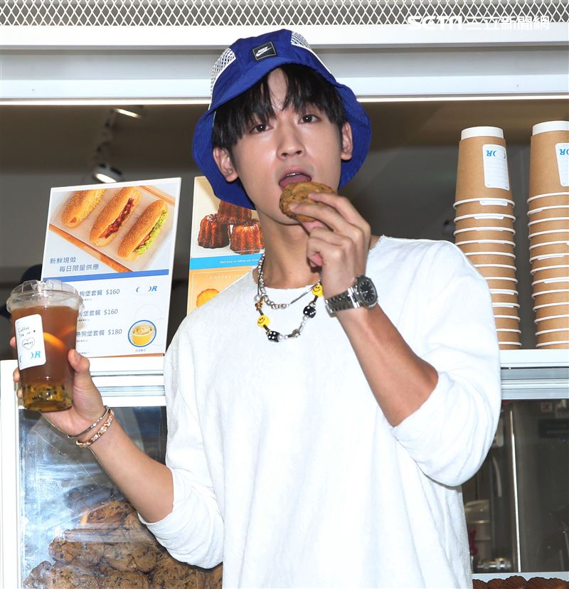 吳思賢投資百萬當咖啡茶飲老闆！累到「暈倒起不來」竟自律神經失調。（記者邱榮吉/攝影）