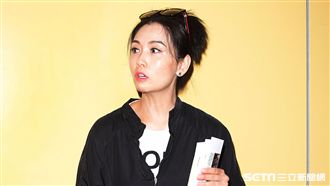 自體發光！凍齡女神邱淑貞現身小巨蛋