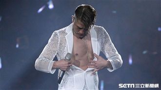 郭富城脫衣秀腹肌！露點撩粉全場瘋狂