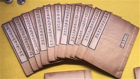 「圓明園匠作則例」內容包含建築、園林、工藝等，並涵蓋修建圓明園所用之木、石、瓦、漆、裝修、畫、用工規格等，對營建圓明園時的成規定律有詳細介紹。（中新社提供）中央社 108年9月15日