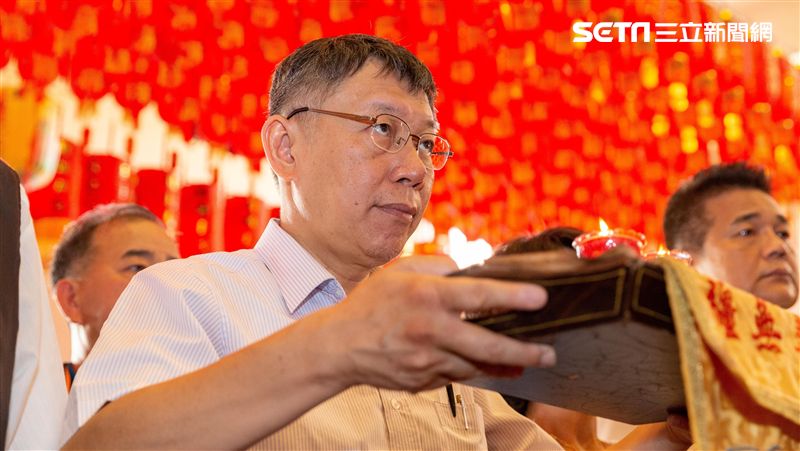 柯文哲台中拜廟！廟方竟喊：人民有錢