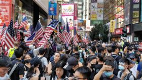 香港一批市民15日不理會警方的禁制，發起「反送中」遊行。圖為現場大批示威者聚集。中央社記者張謙香港攝 108年9月15日