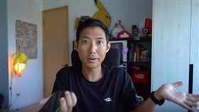 蘋果（Apple）在11日發表了3款新一代旗艦手機iPhone 11、和iPhone 11 Pro Max，/YouTuber劉沛拍影片直呼：「iPhone 11 Pro超雷！千萬不要買！」