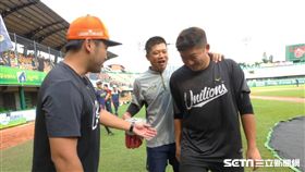 ▲江奕昌、陳江和與郭信甫賽前握手合影。（圖／記者蕭保祥攝影）