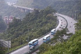 連假結束　國5陸續現車潮