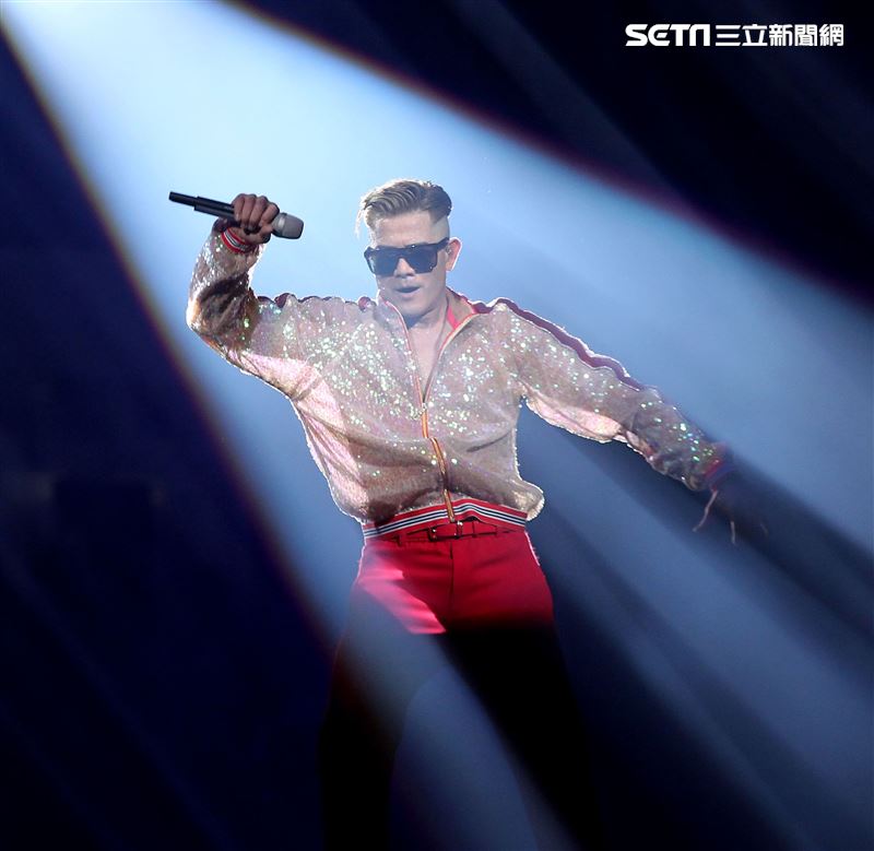 郭富城台北小巨蛋舉辦「舞林密碼」演唱會穿透視裝還露點秀胸肌，貨櫃舞台、燈光、勁歌熱舞震撼全場。（記者邱榮吉/攝影）
