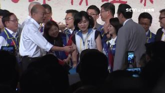 馬英九被同框!韓國瑜兩度握手遭忽視