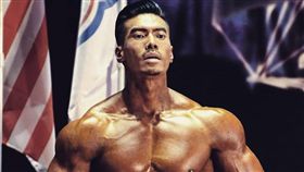 筋肉爸爸，筋肉媽媽／臉書