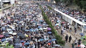 警方不批准  香港大批民眾15日仍上街反送中由香港泛民組織民陣發起的15日遊行未獲警方批准，但大批香港人仍自發響應網友號召，再次上街參加反送中遊行。中央社記者張謙香港攝  108年9月15日