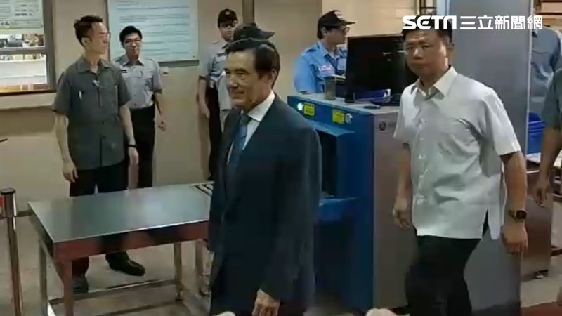 天龍八步賤賣黨產　三中案馬英九出庭