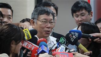 郭董不連署改披橘袍？柯P爆關鍵玄機