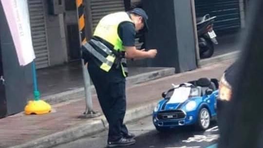 停路邊停車格！竟慘遭警拍照＋移置？