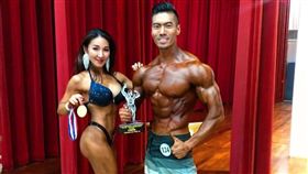 筋肉爸爸，筋肉媽媽／臉書