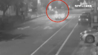 路口直直衝　2騎士遭撞噴飛10多米