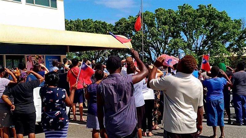 台索斷交！我大使館降旗索國人民不捨