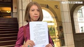 石木欽委由律師廖芳萱說明案件，強調全案應移送監察院調查，已顯公平公正。（圖／記者楊佩琪攝）