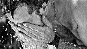 中暑,流汗,天氣熱（圖／pixabay）