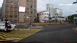 右轉轎車撞直衝騎士　網：移動神主牌