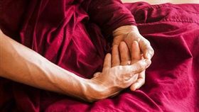 和尚「升旗」走進診間！護理師噁心皺眉　女醫師曝心酸真相（圖／翻攝自Pixabay）