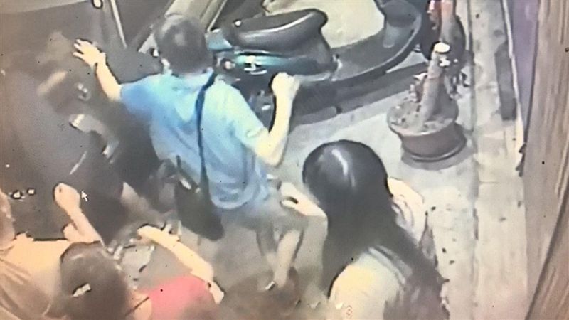 驚見醉漢打老婆　他們行俠仗義GG了