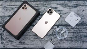 圖／翻攝自愛瘋日報,iPhone11promax開箱
