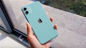 圖／翻攝自影片,iPhone11開箱