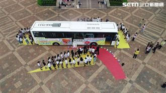 教學生認識內輪差　警辦大車體驗活動