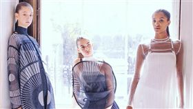 新銳品牌Syzygy　倫敦發表首季作品日蝕台灣新銳設計師高元龍與李毓瑋創辦品牌Syzygy，兩人14日在倫敦索麥塞宮發表首季系列作品「日蝕」。（Syzygy提供）中央社記者戴雅真倫敦傳真　108年9月17日