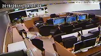 詐財！網咖遭「假黑道男」持棍砸店！