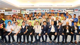 亞洲大學足球錦標賽　18日台南登場「2019亞洲大學足球錦標賽」18日起將在台南盛大登場，參賽隊伍代表17日下午出席賽前記者會，台南市長黃偉哲（前左5）等出席，盼各國選手多多交流。（台南市政府提供）中央社記者楊思瑞台南傳真　108年9月17日