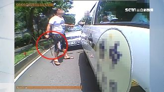 受不了教練車龜速！男持甩棍飆罵恐嚇