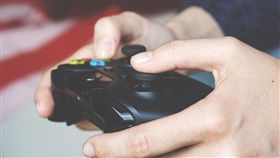 打電動、玩遊戲、玩電腦、PS4／pixabay