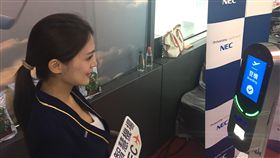 桃機導入人臉辨識  未來可刷臉通關購物桃園機場公司18日在「智慧海空港－領航新未來」論壇展示多項應用體驗，未來將導入人臉辨識，讓民眾刷臉就能在桃園機場快速通關、購物及登機。（桃園機場公司提供）中央社記者吳欣紜傳真  108年9月18日