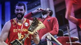 世界盃／小賈索「踩罐」…百萬人看傻
FIBA世界盃,西班牙國家隊,Marc Gasol,NBA,多倫多暴龍,總冠軍
翻攝自推特ClutchPoints