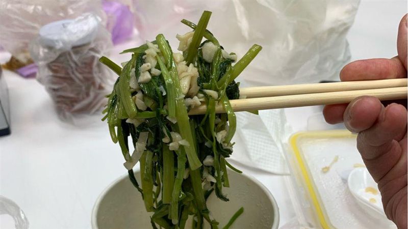 內湖燙青菜一口50元　他嘆：好痛苦