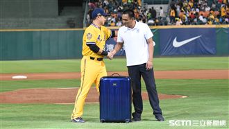 中職／恰恰引退　鋒哥送行李箱藏密碼