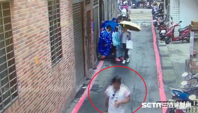 尻尻俠掏槍自瀆嚇歪學童　警火速逮人