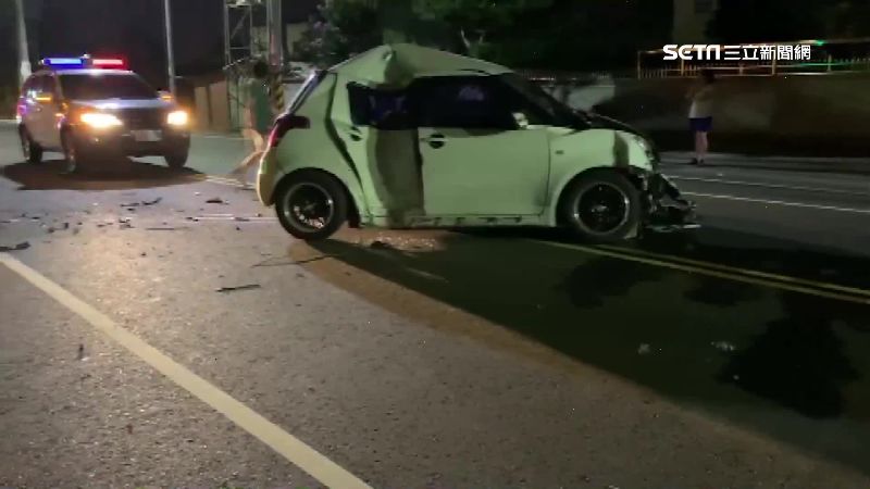競速飆車自撞成金龜車　駕駛奇蹟生還