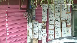 相鄰做生意鬧翻！房客門貼滿控訴紙張