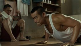 張孝全在《罪夢者》眼神帶著一絲滄桑。（圖／Netflix提供）