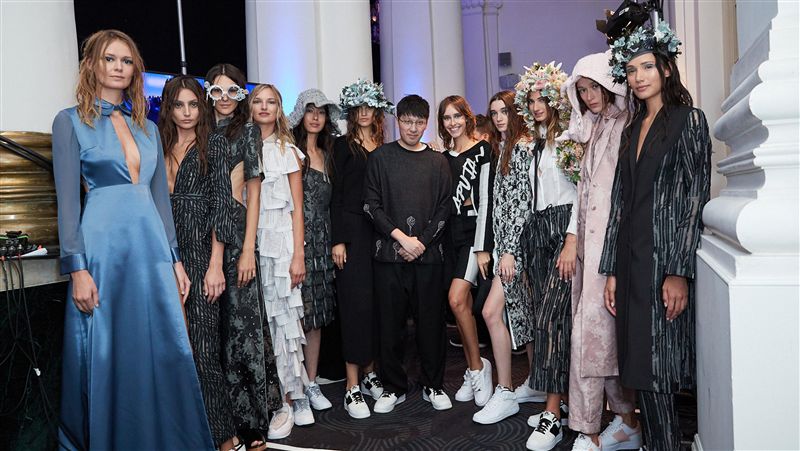 詹朴倫敦時裝週推2020春夏系列