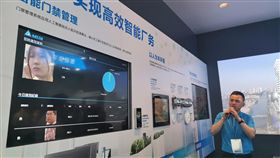 中國製造業拚升級　台企亮相工博會展示台灣方案（1）台達集團在第21屆工博會現場展出智慧樓宇系統，展場人員介紹，有別傳統的指紋辨識，台達的門禁管理系統是採用人臉辨識，識別一張臉只需要0.3秒，準確率達99%。中央社記者陳家倫上海攝　108年9月18日