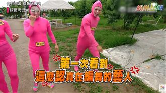 偶像懲罰變裝屁桃　表演爆氣摔毛巾